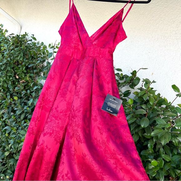Lulu’s Darling NWT Wine Red Satin Floral Jacquard Wide-Leg Jumpsuit Size X Small - Picture 2 of 9